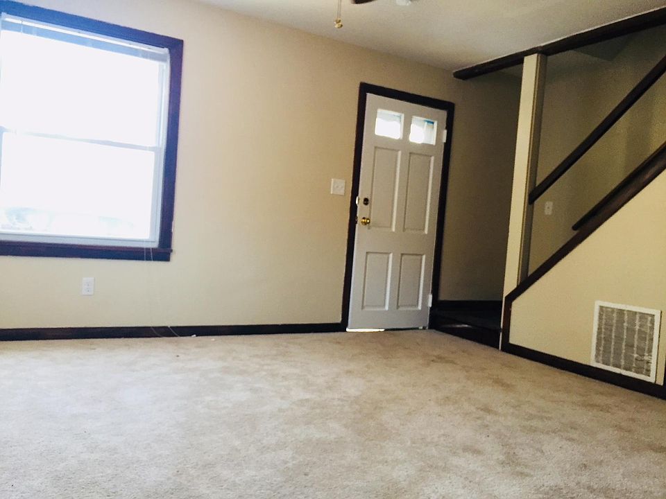 1st image of 18 Valley Pl S