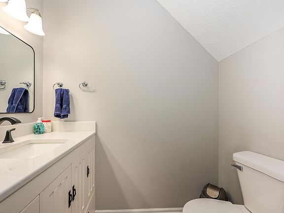 5th image of 7024 Thamesford Dr