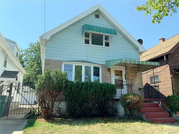 2nd image of 161 Roosevelt Ave