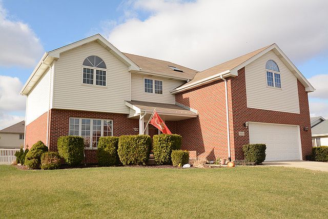 1st image of 19456 Waterford Ln