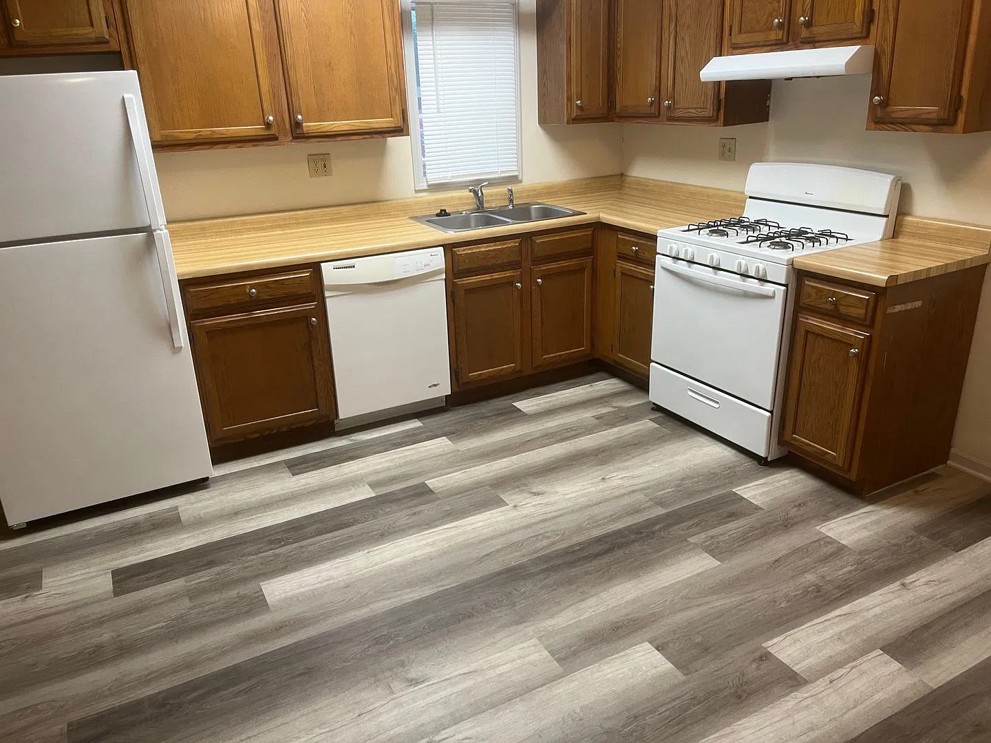 1605 Hinkson Ave — Photo 4