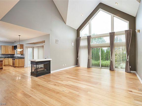 4th image of 3531 Bay Hill Dr