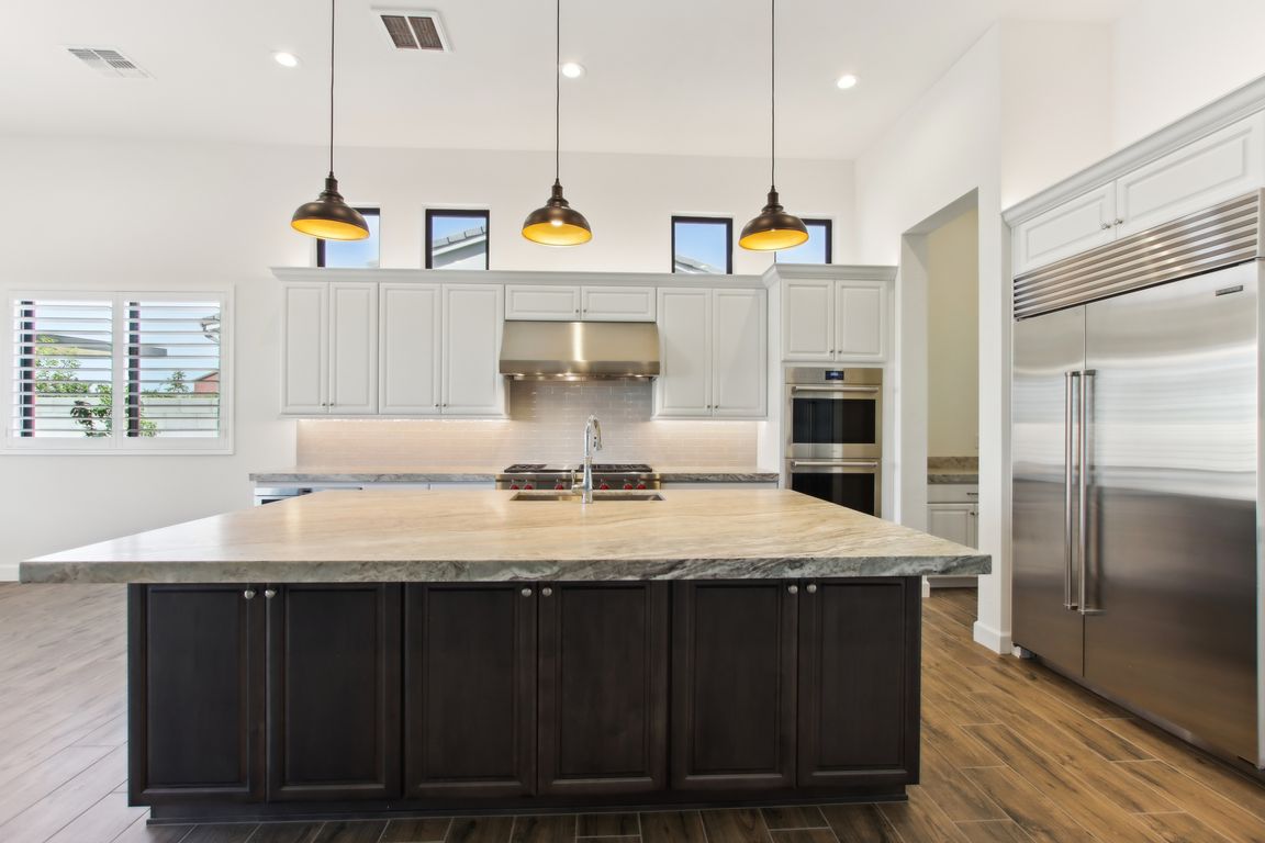 E Sagebrush St-014.jpg