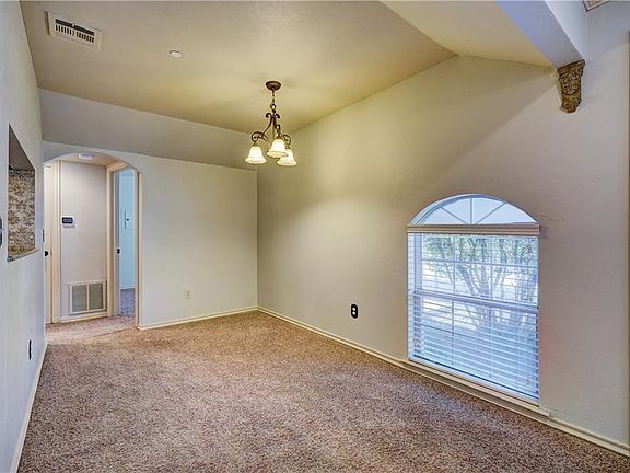4th image of 11525 N Meridian Ave APT 122