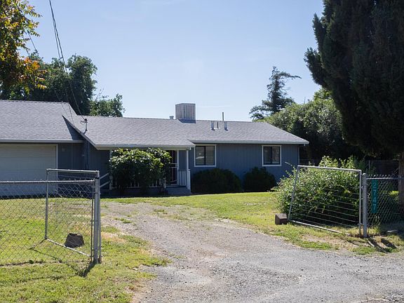 3rd image of 2747 Maple St