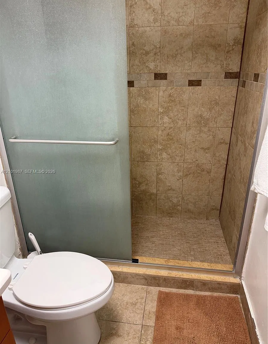 Las Vistas At Doral Condo — Photo 2
