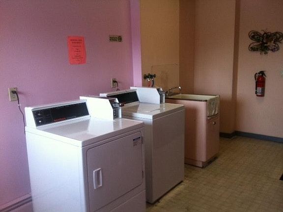 3rd image of 1204 Memorial Dr APT 14