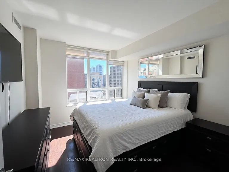 60 Saint Clair Ave W #1204 — Photo 16