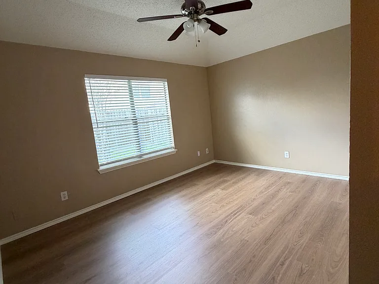 7901 Elk Dr — Photo 6