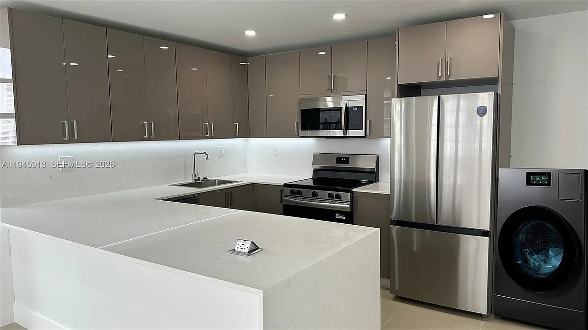 Building Photo - 2750 NE 183rd St #1109
