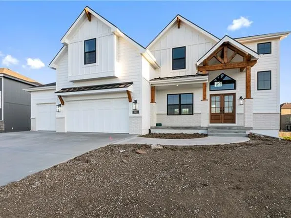 13539 Terrace Park Dr, Parkville, MO 64152