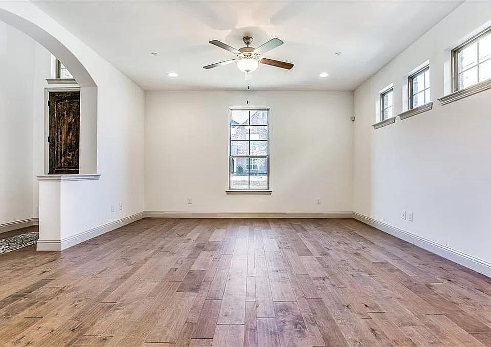 1st image of 3017 Decker Dr