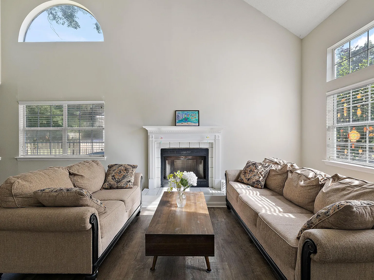 3 bed, 2.5 bath, 1548 sqft, $3,395 — Photo 2