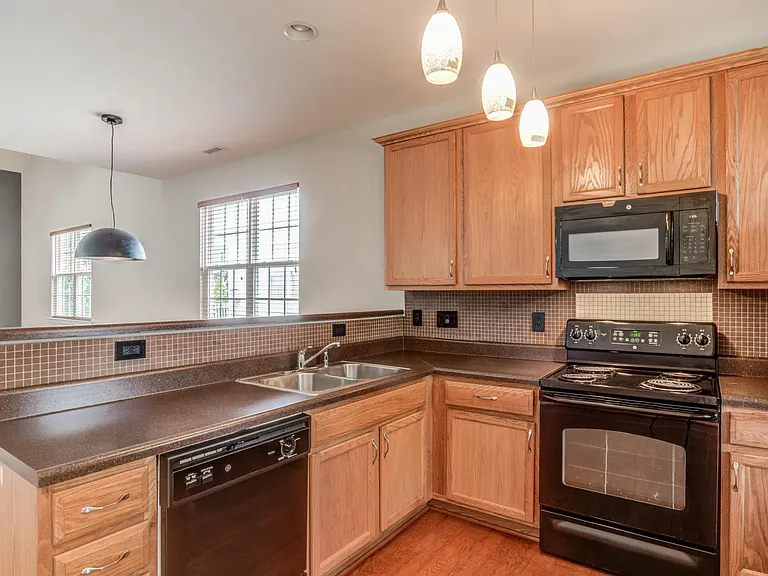 8221 Belneath Ct — Photo 28
