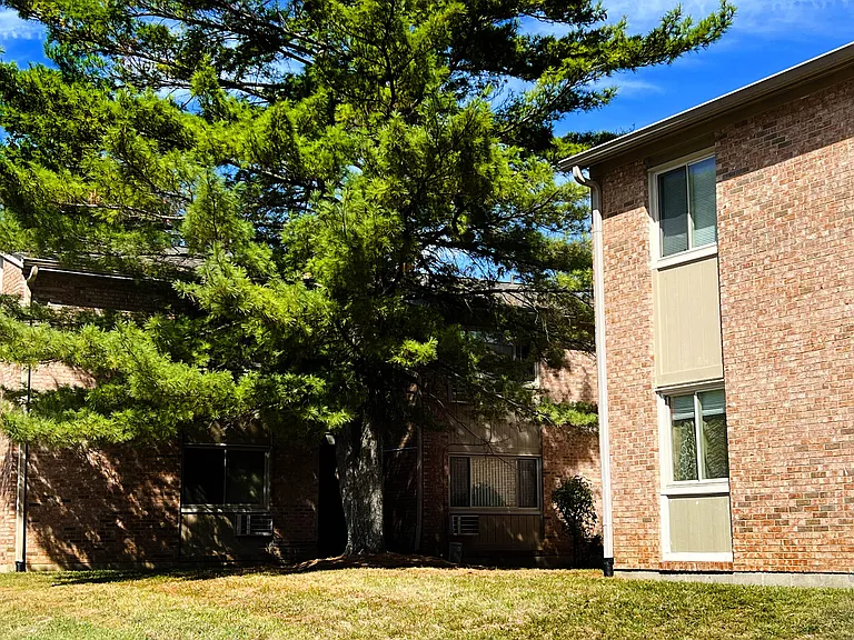 Twin Gables Apartments — Photo 6