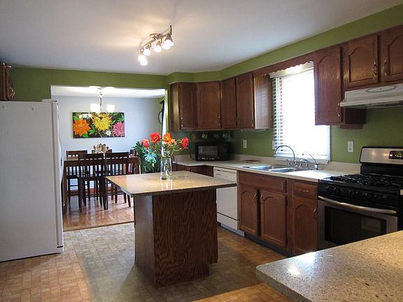 Island & Breakfast Bar