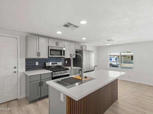 410 N 67th Lane, Phoenix, AZ 85043