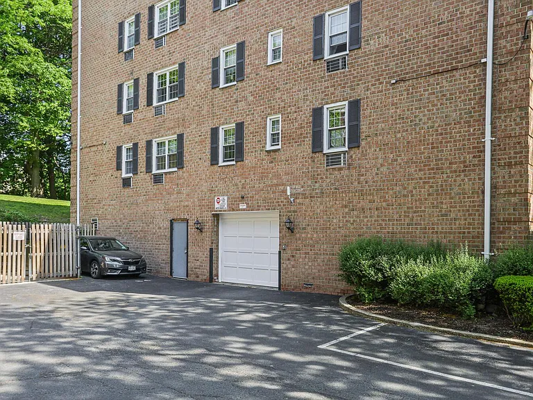 3 Consulate Dr #4F — Photo 35