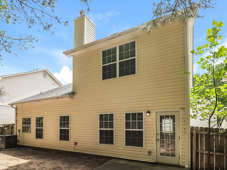 82 Brookvalley Ct W — Photo 17