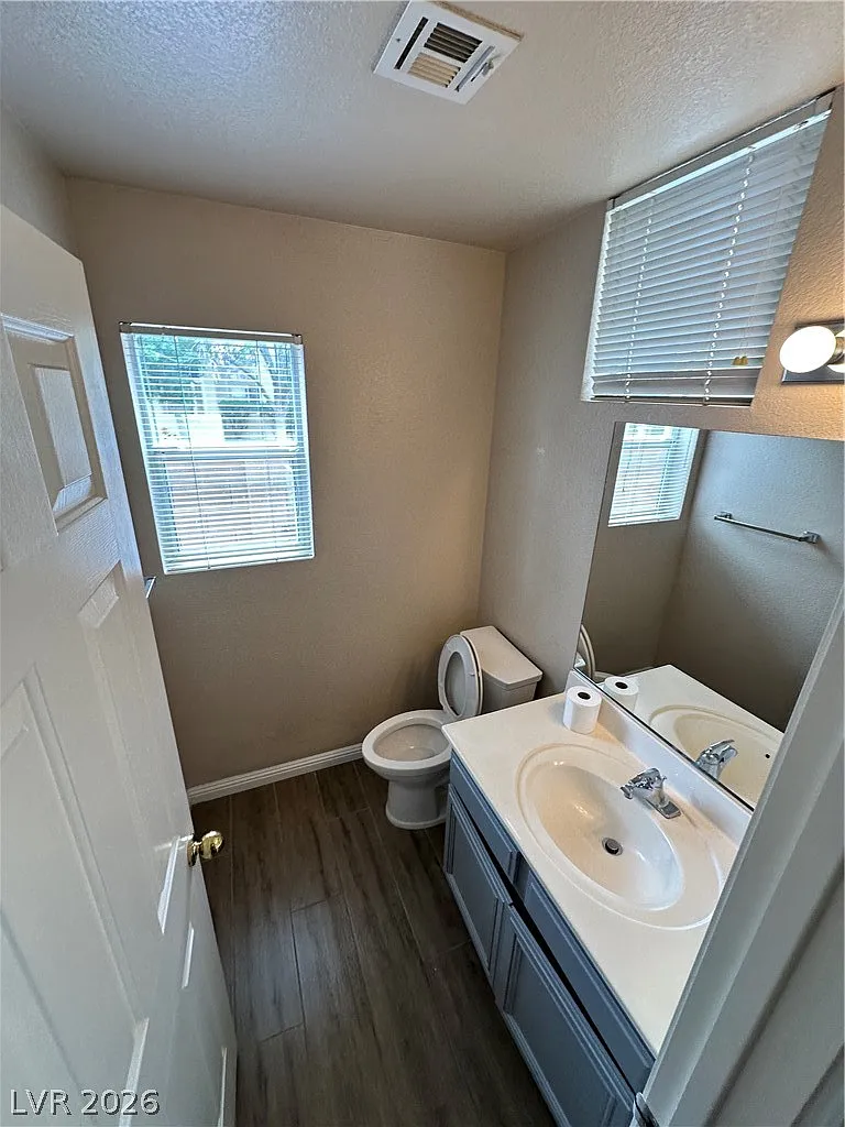 3 bed, 2.5 bath, 1588 sqft, $2,299 — Photo 3