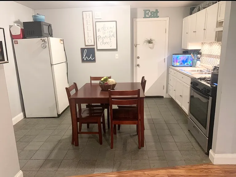 126 Mammoth Rd — Photo 6