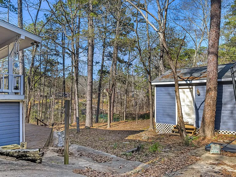 1121 Victoria Dr — Photo 5