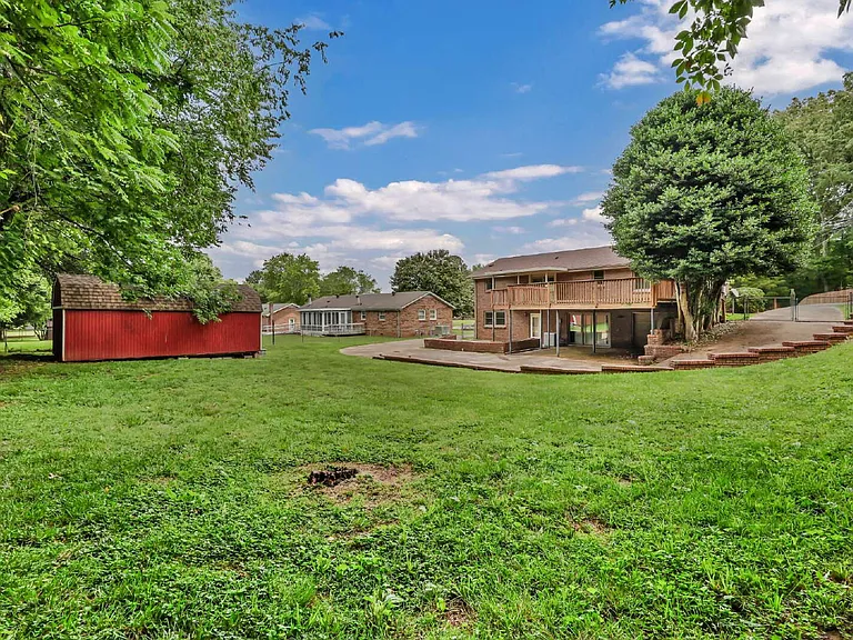 409 Christopher Dr — Photo 28
