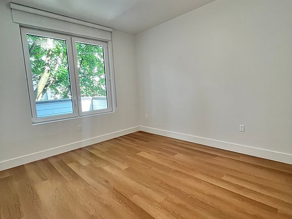 5th image of 547 Martin Luther King Dr #2