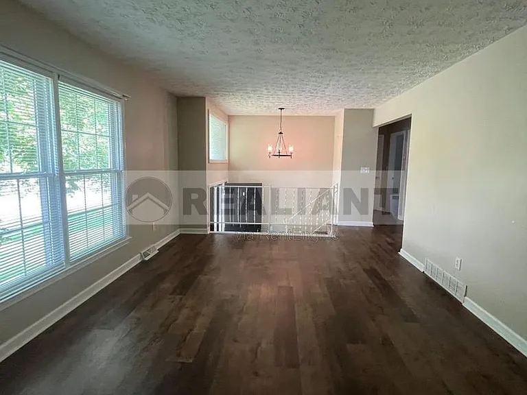 4013 Elora Ln — Photo 6