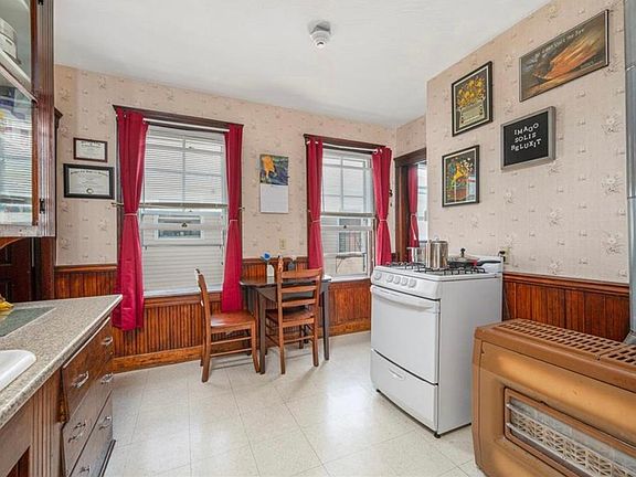 heat is _gas on gas_ and included in rent