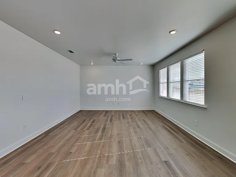322 Golucke Way — Photo 7