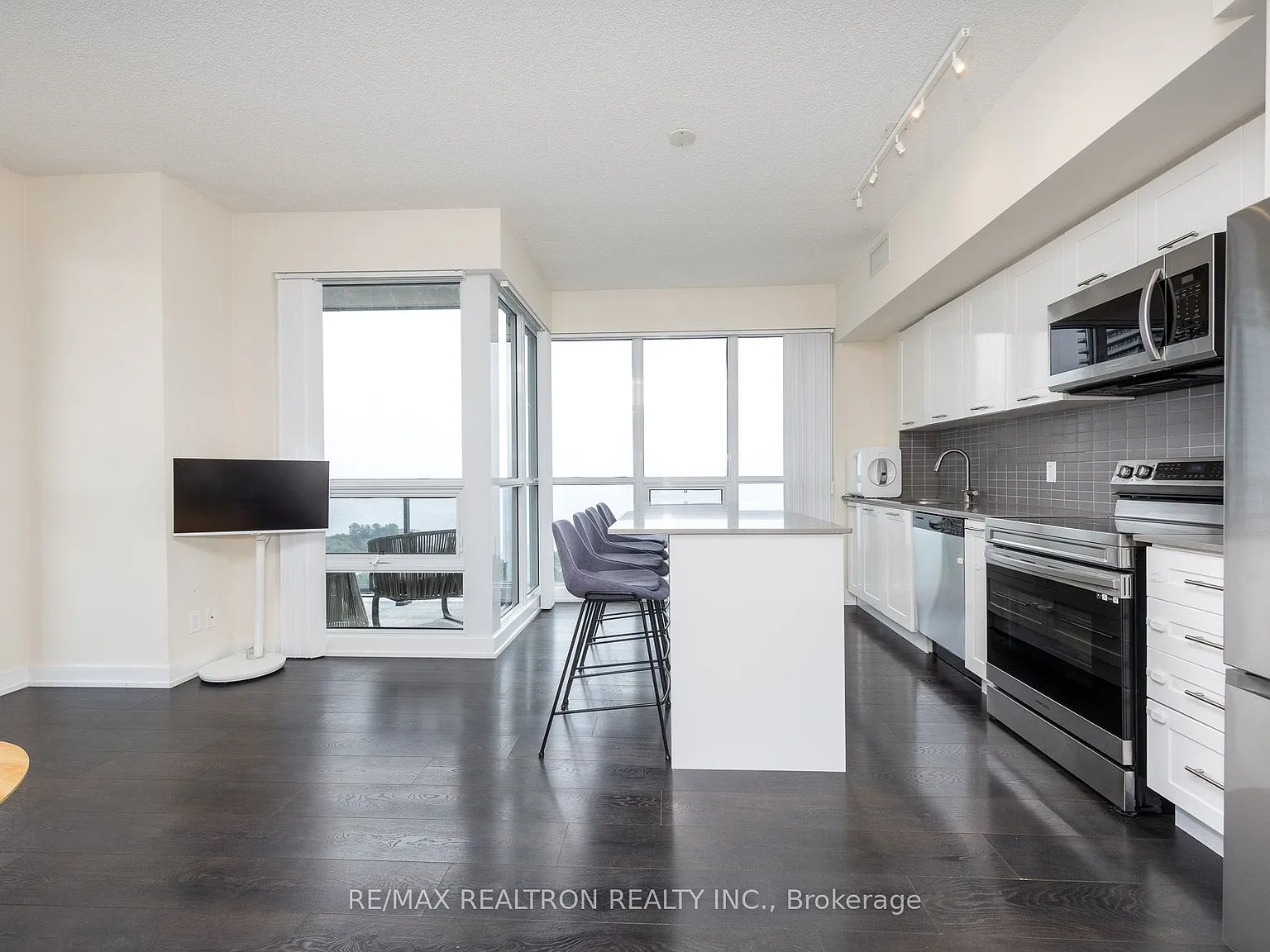 3 bed, $3,300 — Photo 3