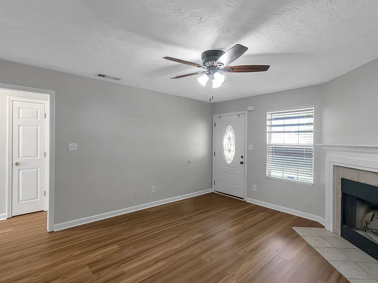 97 Livingston Ln — Photo 5