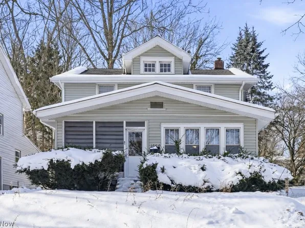 1556 Overlook Dr, Akron, OH 44314