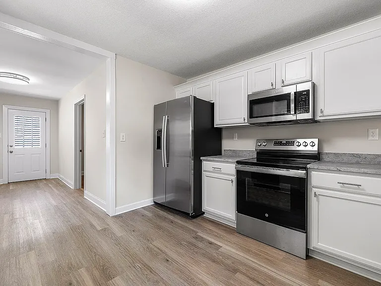 672 Lupton Dr — Photo 6