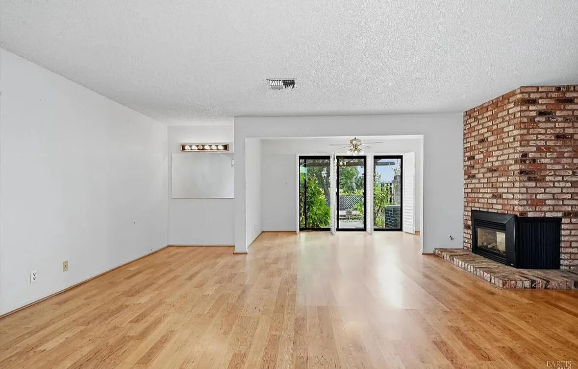 3 bed, 2.5 bath, $3,500 — Photo 4