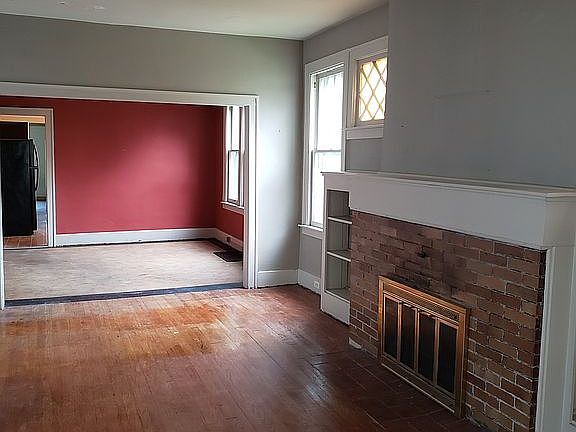 4th image of 410 Saint Clair St