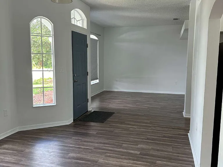 3127 Lowry Blvd SE — Photo 4