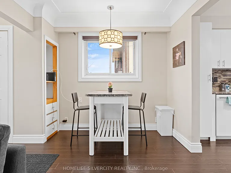298 Barton St — Photo 4