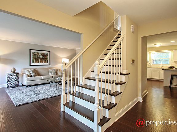 Foyer/Living Room