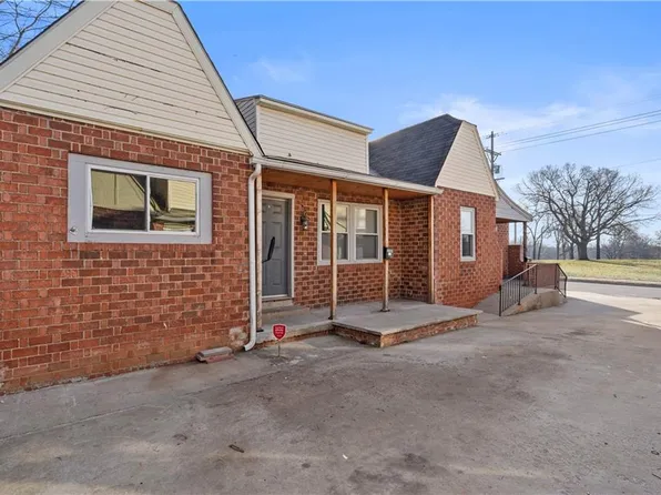 516 W Walnut St, Independence, MO 64050