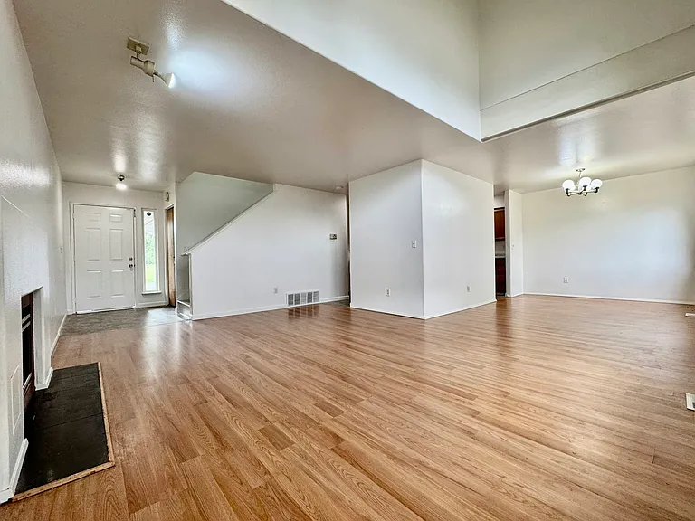 9 76th St SE #B — Photo 12