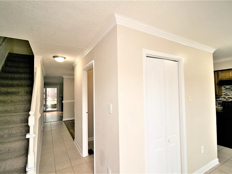 118 Middle Point Ct — Photo 6