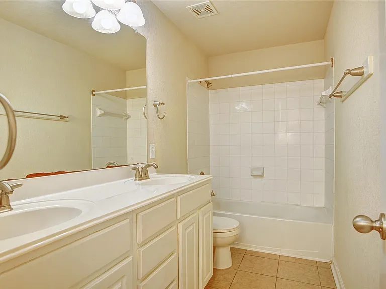 1139 Glenwood Canyon Ln — Photo 23
