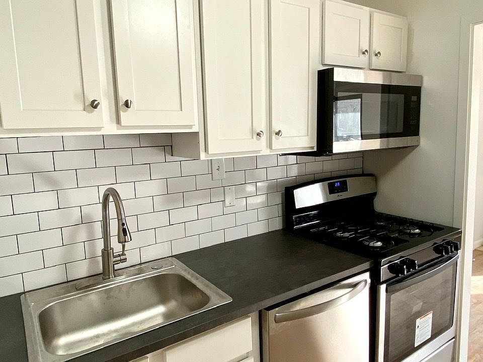 2BR/2BA, Newly Renovated Kitchen, all new appliances