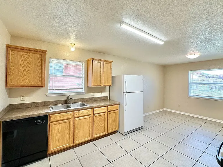 4405 Hondo Dr — Photo 7