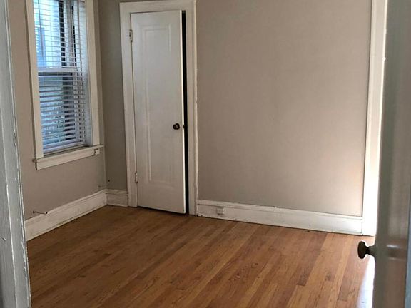5th image of 6124 N Washtenaw Ave #2A