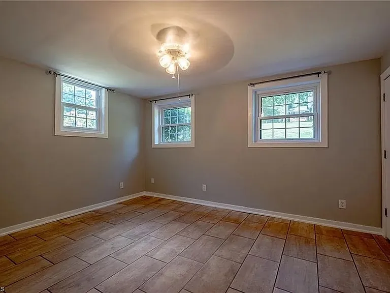 3230 Kinnamon Rd — Photo 29