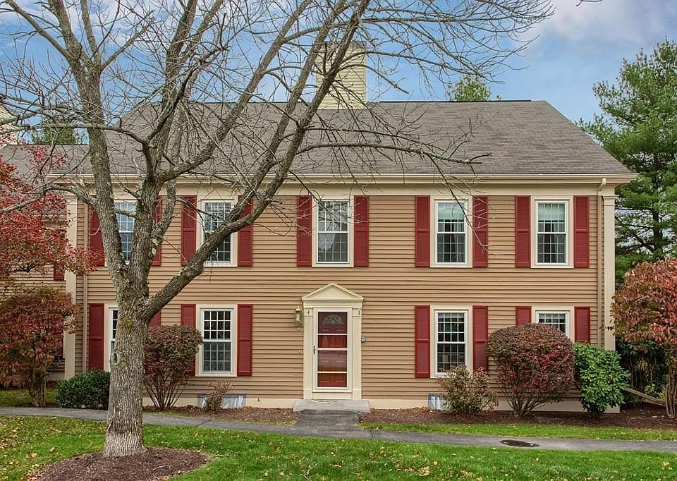 1st image of 4 Essex Green Ln