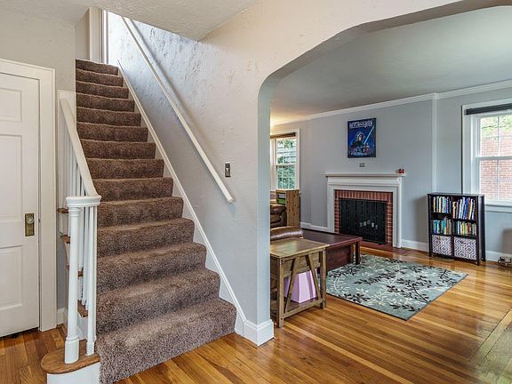 5th image of 2529 Moundview Dr